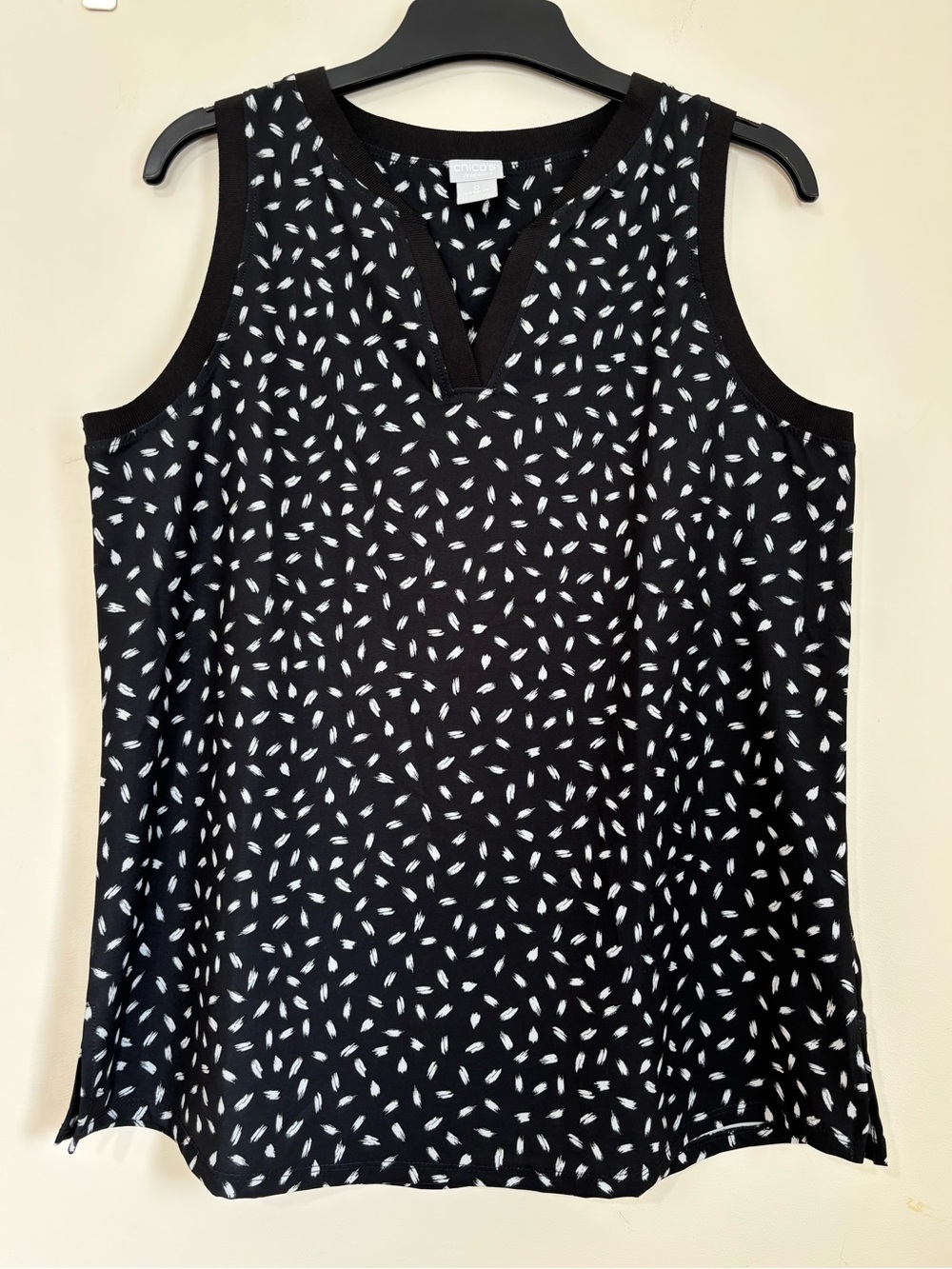 Chico's Black White Brush Stroke V-neck Knit Stretch Basic Causal Tank Top 4/6